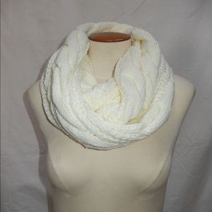 Chunky Solid Color Cable Knitted Infinity Scarf